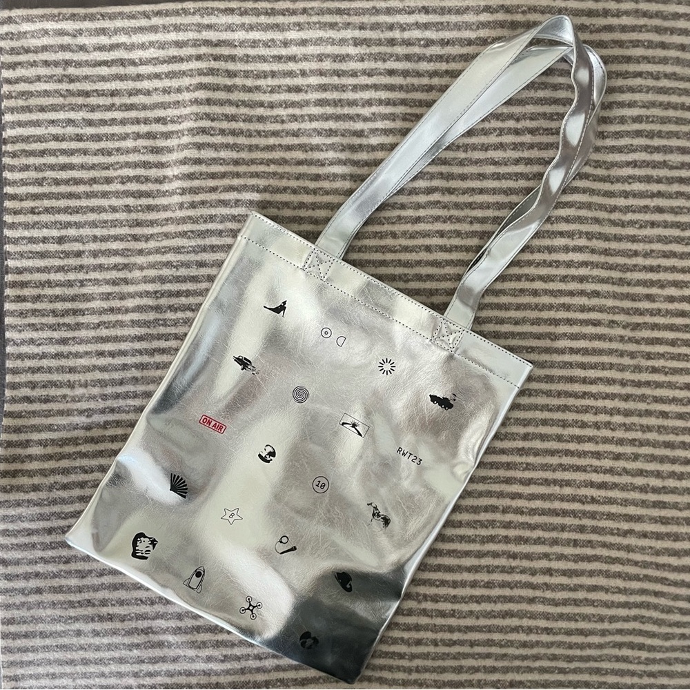 NWOT BEYONCE RENAISSANCE WORLD TOUR SILVER TOTE
